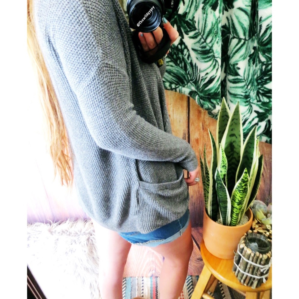 American Eagle light weight gray cardigan 🌿 - Picture 5 of 9